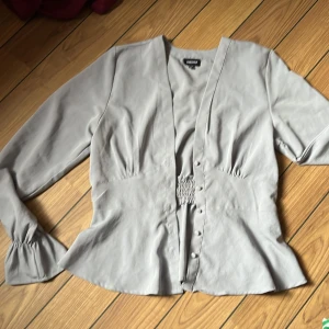 Blus - Blus i tunnt material