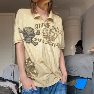 archiebong shirt - går att fråga frågor, be om bilder o h liknande 