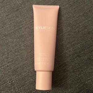 Kylie face mask - Helt ny hydrating face mask från kylie skin, ordinarie pris på kicks 460kr