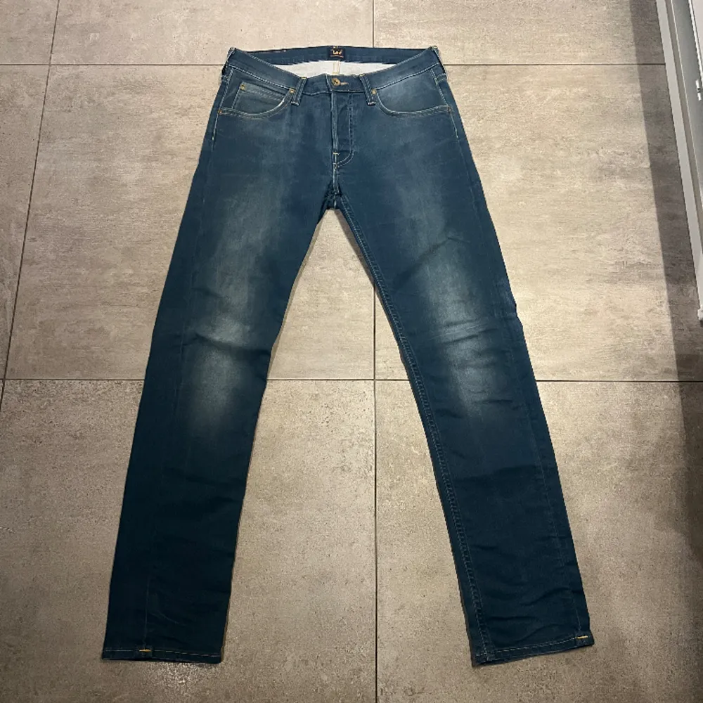 Säljer dessa fräscha Lee jeans i storlek 29.. Jeans & Byxor.