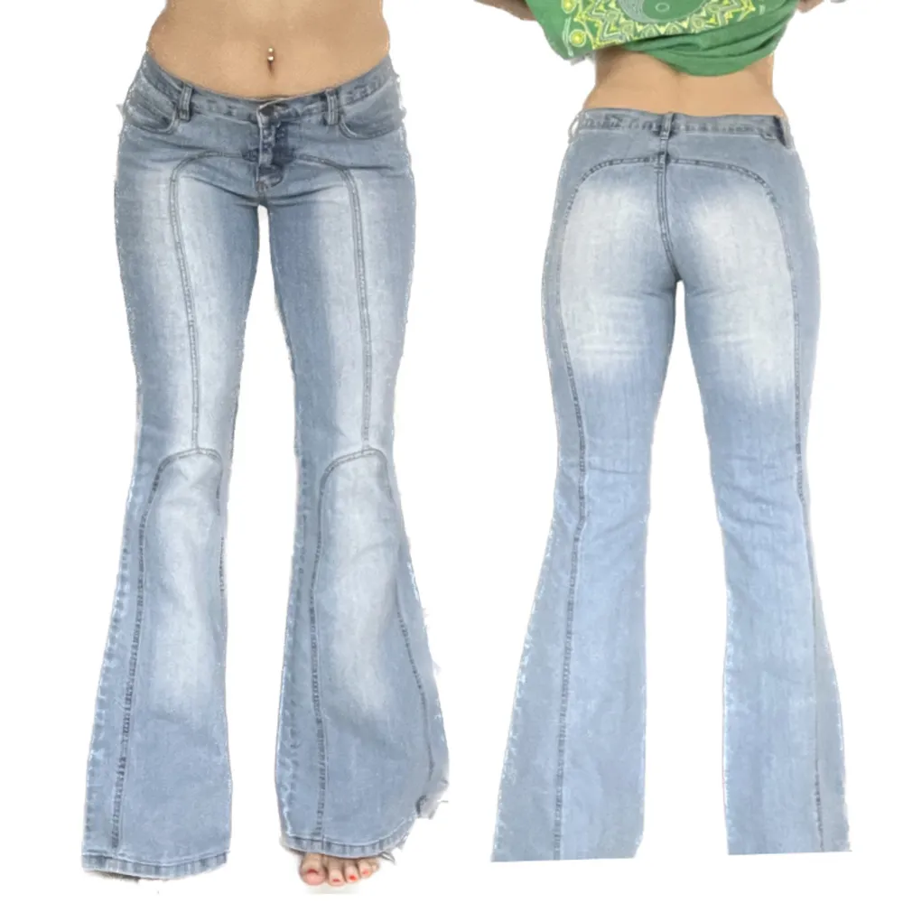 Super snygga jeans i stretch ! Passar mig med storlek S/M (38/40). Mycket fint skick ✨jag är 168 cm lång  . Jeans & Byxor.