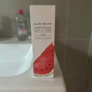 Helt oanvänd glow recipe toner, 150ml! 