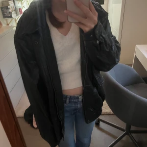 Skinnjacka  - Snygg skinnjacka som är köpt här på Plick men den passade inte riktigt så därför säljer jag den💕