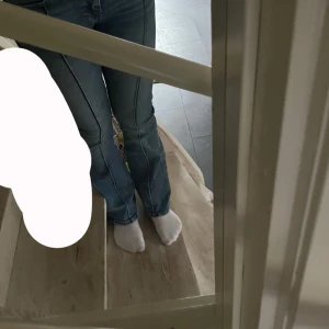 Lindex Freja jeans  - Det är i storlek 164 men är typ som xs jag är 165 lång och det är bra längd på mig. Jag säljer de för att de inte kommer till användning så mycket längre. 