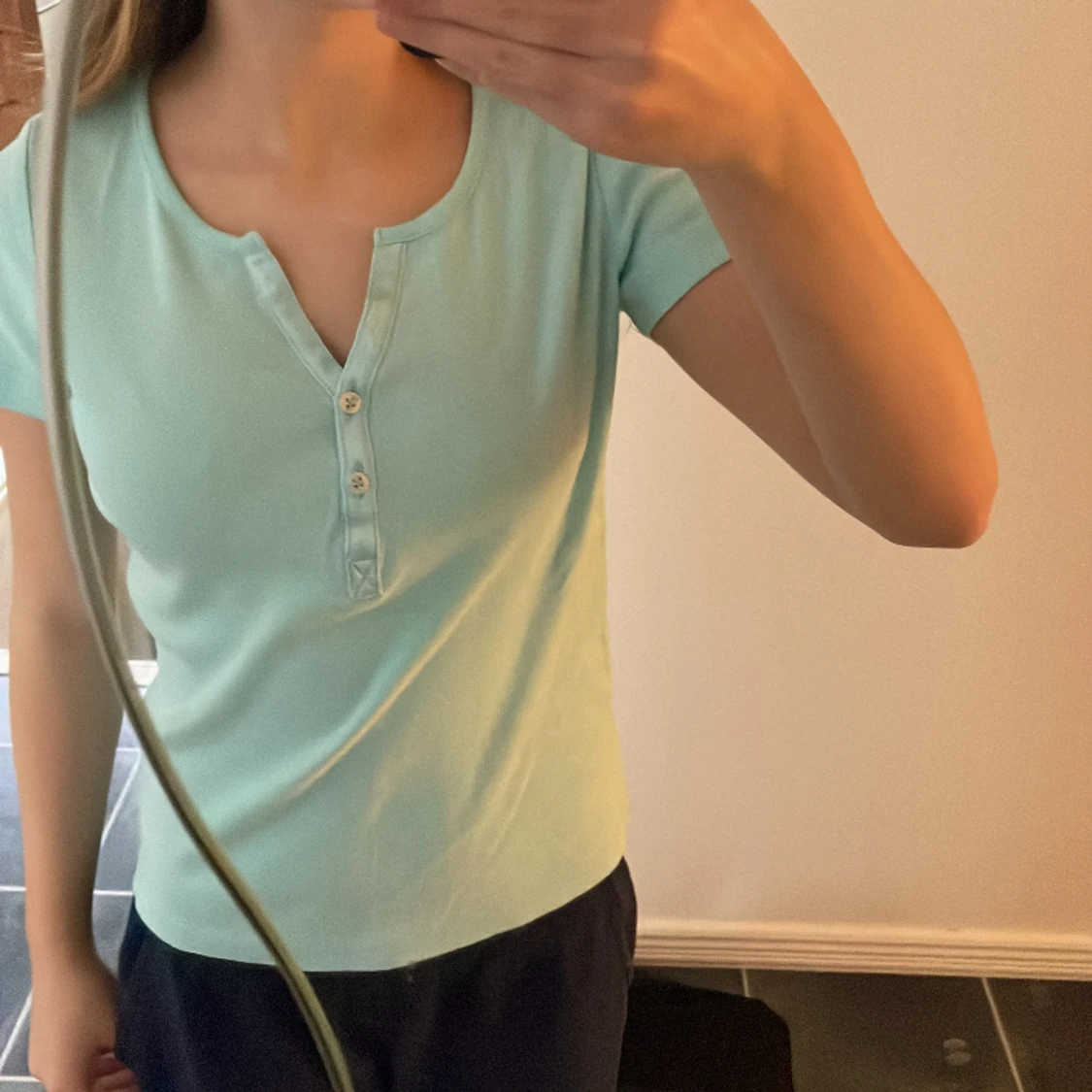 Turkos tröja med knappar