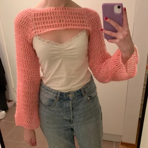 Virkad bolero - En virkad bolero/shrug av ruggad akryl💘 luftig och ett perfekt sommarplagg