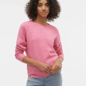 Stickad tröja - Säljer den här jätte fina stickade tröjan från vero Moda, helt oanvänd bara testad