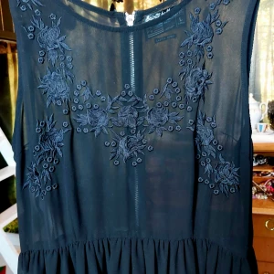 Långklänning Saints & Mortals - Långklänning i fint skick. Innerkjol ner till knäna