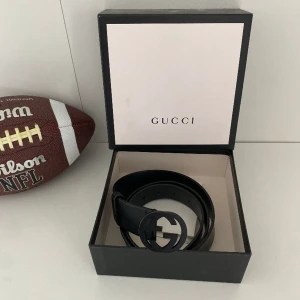 Svart Gucci skärp - 95cm, skick 8/10 medföljer box och kvitto