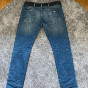 Säljer ett par riktigt feta armani jeans.🙌🏽 Skicket är mellan 8/10 / 9/10.  Skärpet ingår inte!