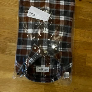 John Henric Flanellskjorta  - Helt ny 