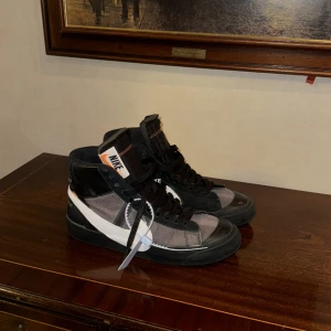 Nike X Off White Grim Reaper - Riktigt fräscha Grim Reapers i storlek 42/us 8. 9/10 skick, inte använda mycket då de va för små för mig. Tyvärr ingen box men off white taggen är på