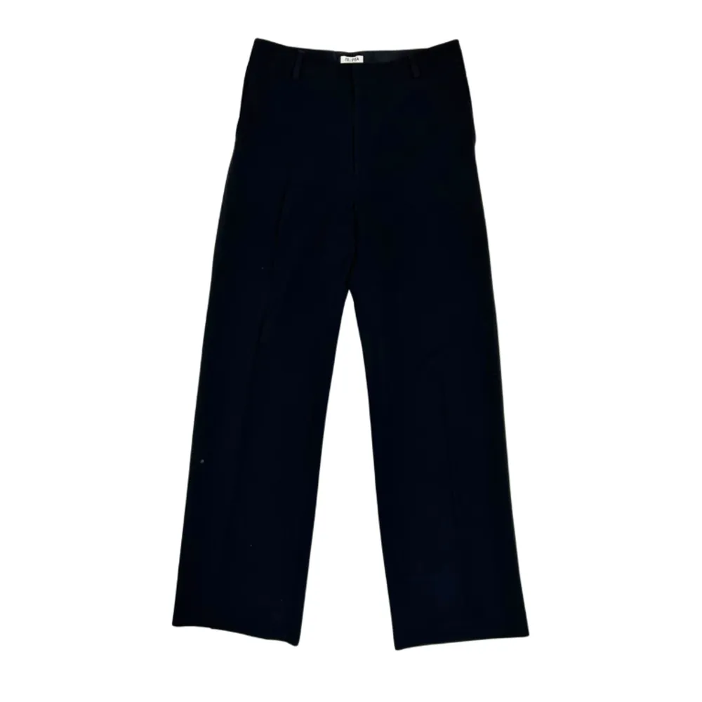 Raka kostymbyxor från Filippa K. 💛. Jeans & Byxor.