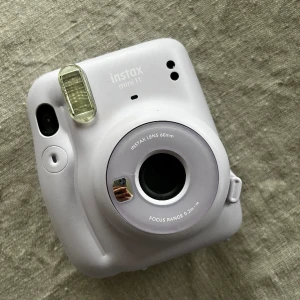 Instax mini 11 - Säljer min instax mini 11 då min kille fått en ny i present🌟 fullt fungerande 