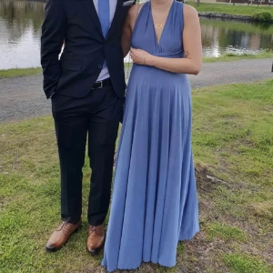 Balklänning - Balklänning från Bubbelroom i storlek S💕 använd en gång! Passar dig som är 155-165cm lång💕nypris var 1300kr men säljer för 350kr 