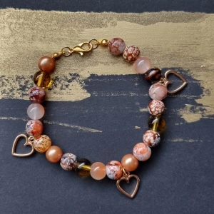 Handgjort armband  - "Hamsa hand" ♡ Material- glas, pärlor och rostfritt stål. Nickel fri. Armbandslängd: 19cm 