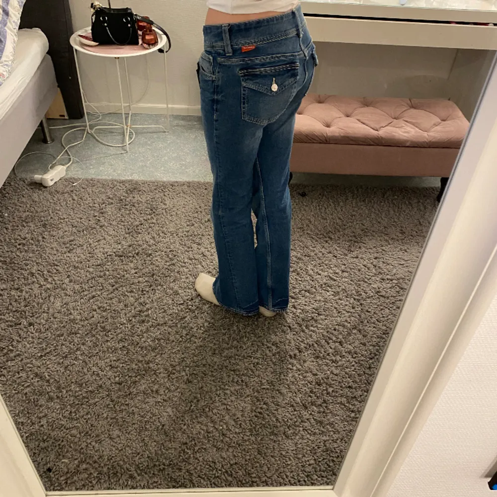 Fina fickor där bak och väldigt sköna . Jeans & Byxor.