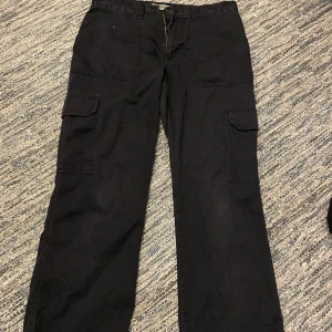 Cargobyxor xs - Cargobyxor i xs som passar mig  perfekt i benlängden. Jag är 160 cm.