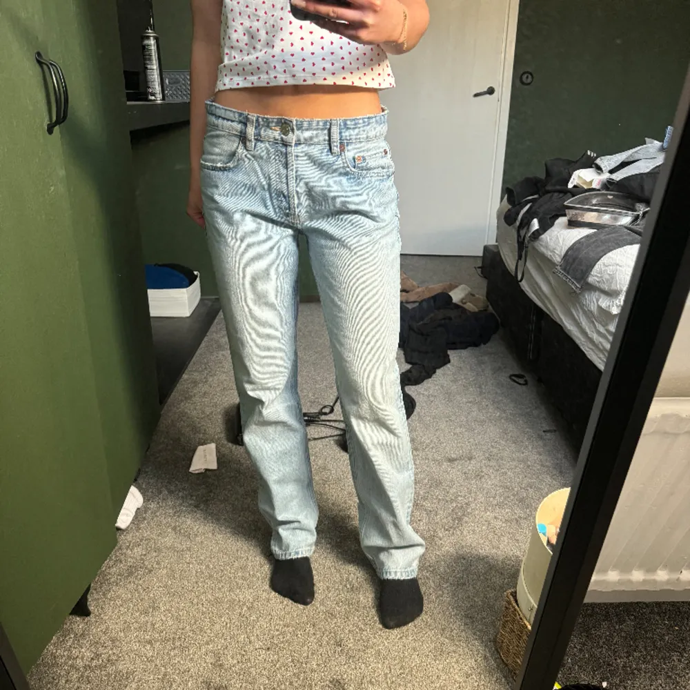 lågmidjade jeans från zara, är tyvärr för stora för mig. Jeans & Byxor.