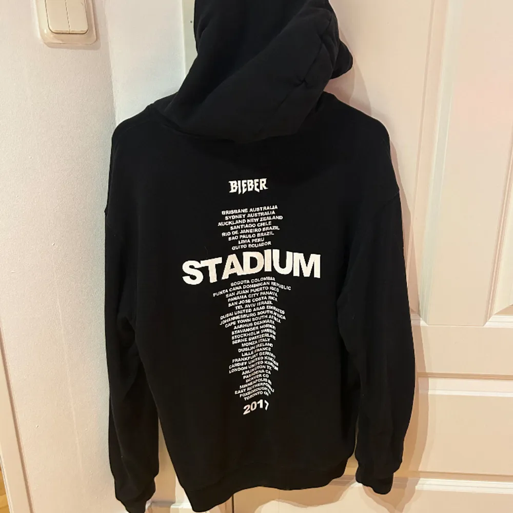 Justin Bieber hoodie från H&M. 🤍. Hoodies.