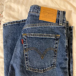 Levis ribcage  - W27/L27. Knappt använda, i väldigt bra skick. Säljer då de är för små/ korta på mig. 