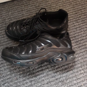 Nike TN - Fina Nike tn. Svarta. Sköna och passar alla årstider. !Obs! Se bild 3! Passar alla stilar.