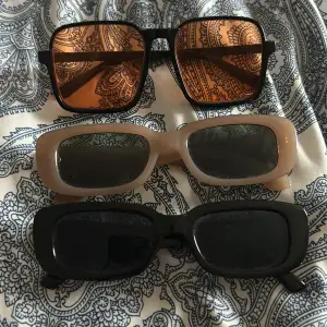 Säljer solglasögon från shein🤍 25 kr styck eller alla för 60☀️