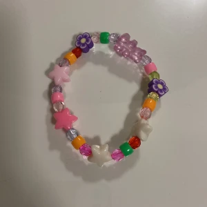 Ett armband - Jag har haft det i några månader och använt den några gånger. Vill bli av med mycket av det jag har för att jag ska flytta snart. 