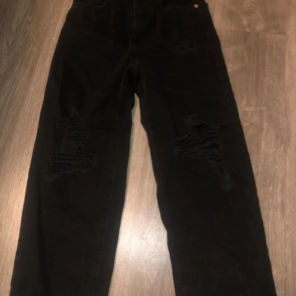 Ett par svarta jeans som aldrig blivit använda!. Jeans & Byxor.