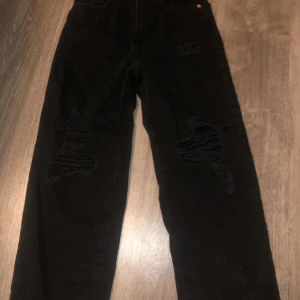 Jeans - Ett par svarta jeans som aldrig blivit använda!