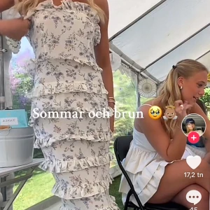 Boohoo klänning  - Säljer min fina boohoo klänning med prislappen kvar💕