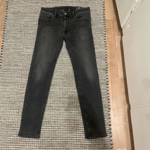 Diesel Jeans - Säljer mina fina diesel jeans i storlek W30 L31, det finns inga defekter med jeansen. Skriv om ni har några funderingar. Först till kvarn:)