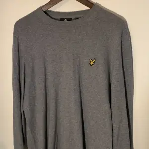 Lyle and Scott stickad tröja i storlek M