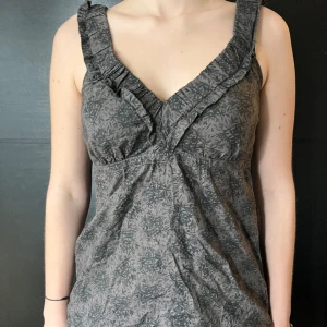 Blommönstrat linne - Sött linne med fint mönster 