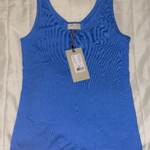 Linne  - Oanvänt linne från freequent i storlek M