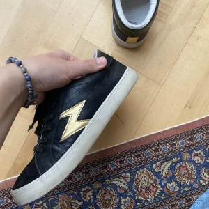 Fina skor - Så fina skor!! Lite använda men fortfarande jättebra skick💖 Storlek 39