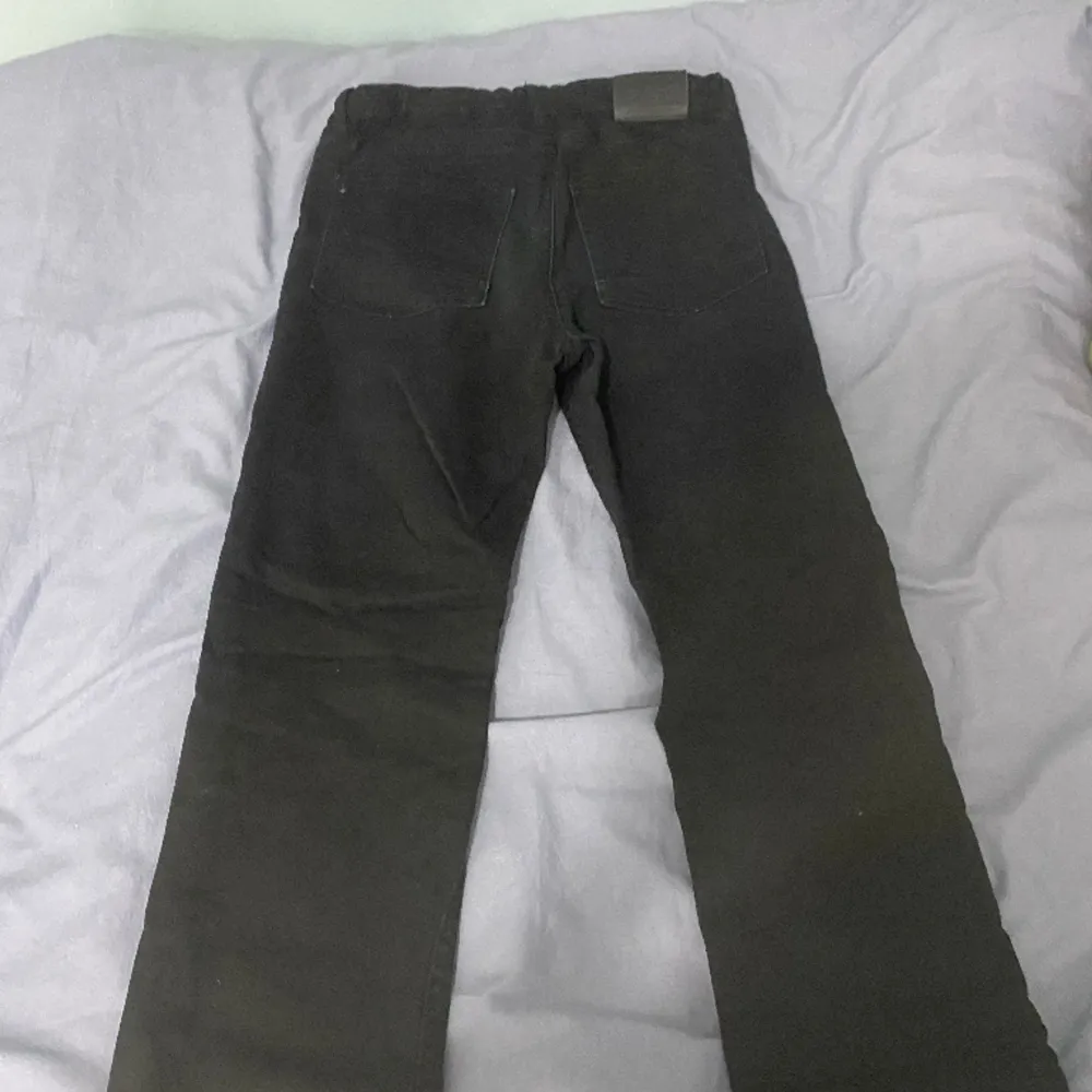Jag säljer mina jeans pågrund av att dem är för små.  Storlek 164cm 13-14y. Jeans & Byxor.