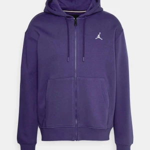 Nike Jordan kofta - Helt som ny, använd en enda gång och säljer då den inte längre är min stil. Nyskick!!