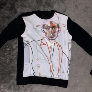 Limitato Tröja - Riktigt snygg tröja som i extremt bra kvalite och skick. Är storlek M. 