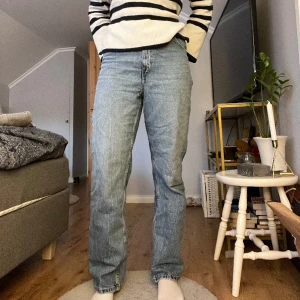 Blåa jeans - Jeans från ASOS och märket bershka! Använda men inga tecken på användning, kan mötas upp i Uppsala!🩵