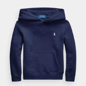 En marinblå hoddie från Ralph lauren köpt för 1599kr säljer för 1300kr eftersom den e helt ny 