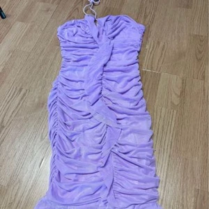 Klänning från Nelly - Klänning från märket Nelly, i storlek xs. Aldrig använd! 