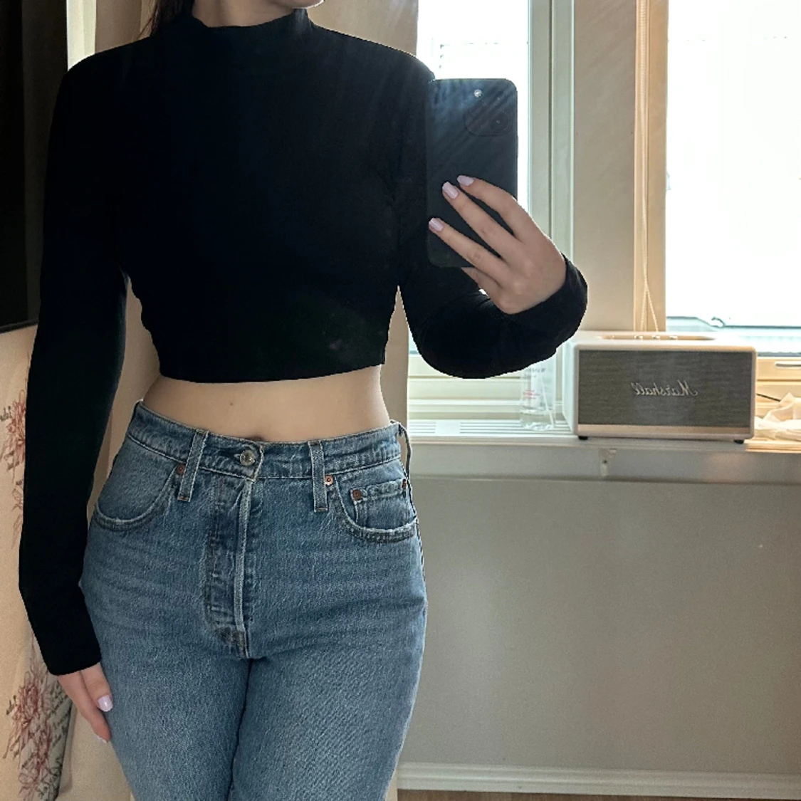 Svart topp med öppen rygg 