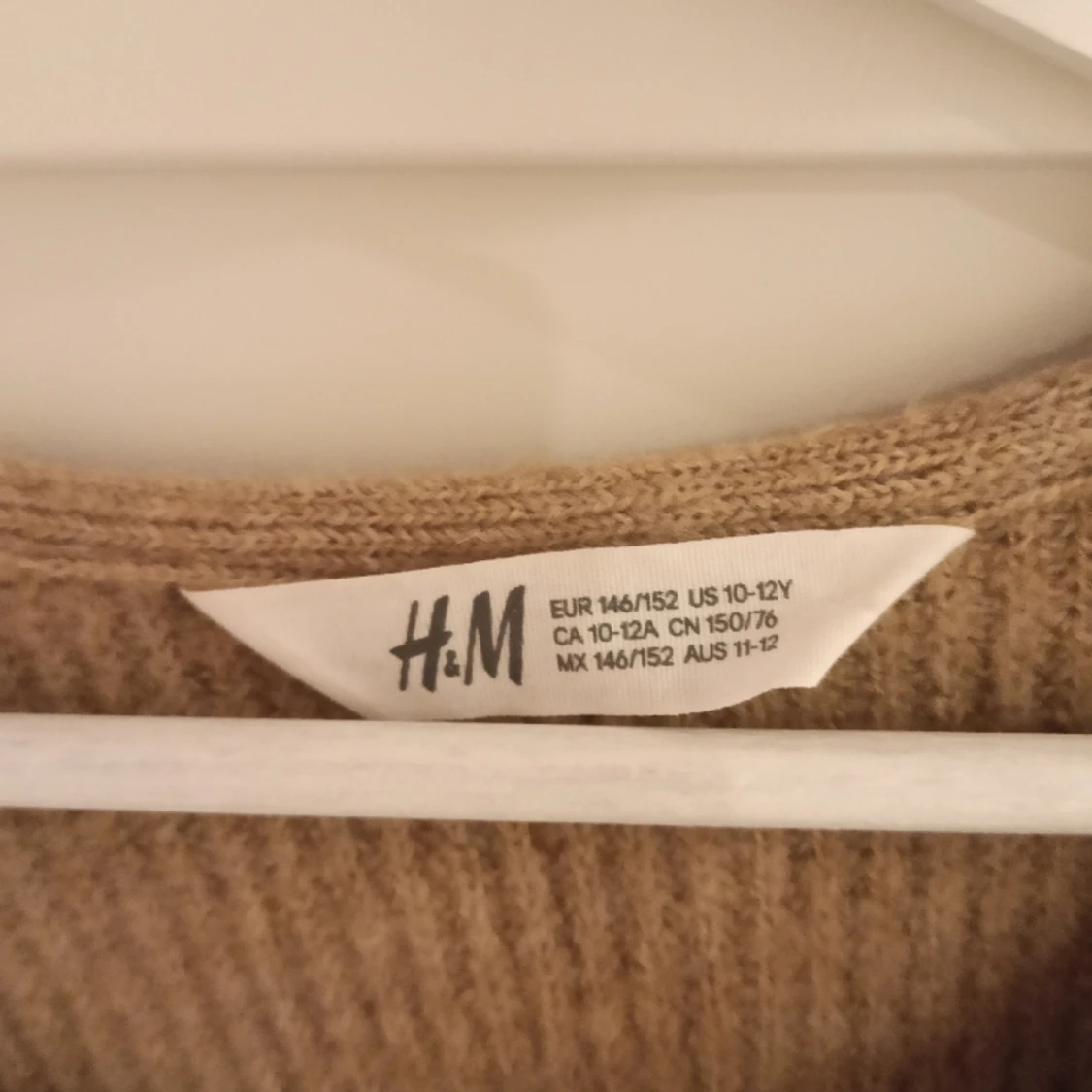 Brun stickad tröja - 90