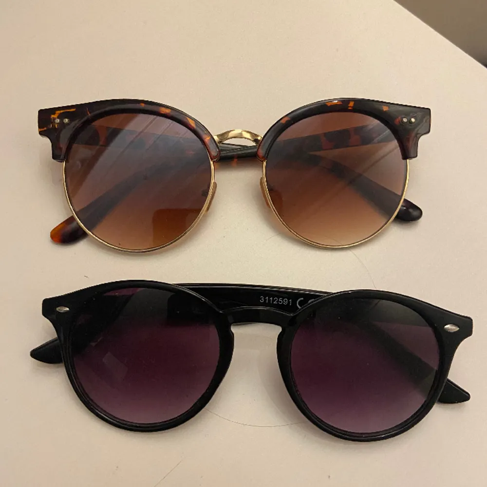 Säljer dessa solglasögon då de inte kommer till någon användning💕 priser kan diskuteras och hör av er vid frågor mm💕  Nypris ca 50-100 kr/st🩷. Accessoarer.