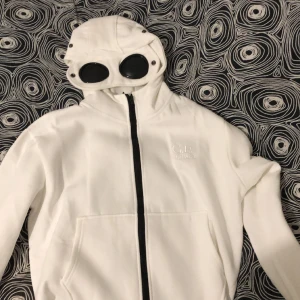 Cp company - Hej! Säljer nu min cp hoodie för den inte passar mig