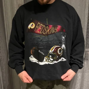Redskins NFL vintage  - Size:M  I will be happy to answer all questions view my profile