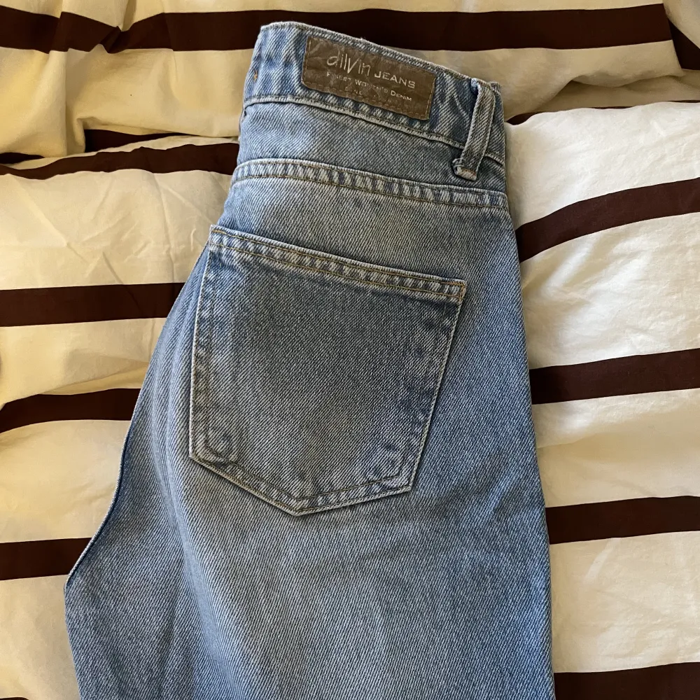 Jeans, strl 36. Avklippta i benen. Köparen står för frakten 💌. Jeans & Byxor.