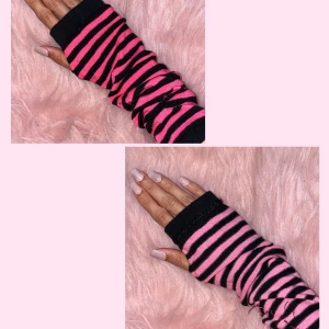 Randiga armvärmare - Randiga armvärmare som man kan vända in & ut baserat på om man vill ha en ljusare eller mörkare rosa 🖤🎀