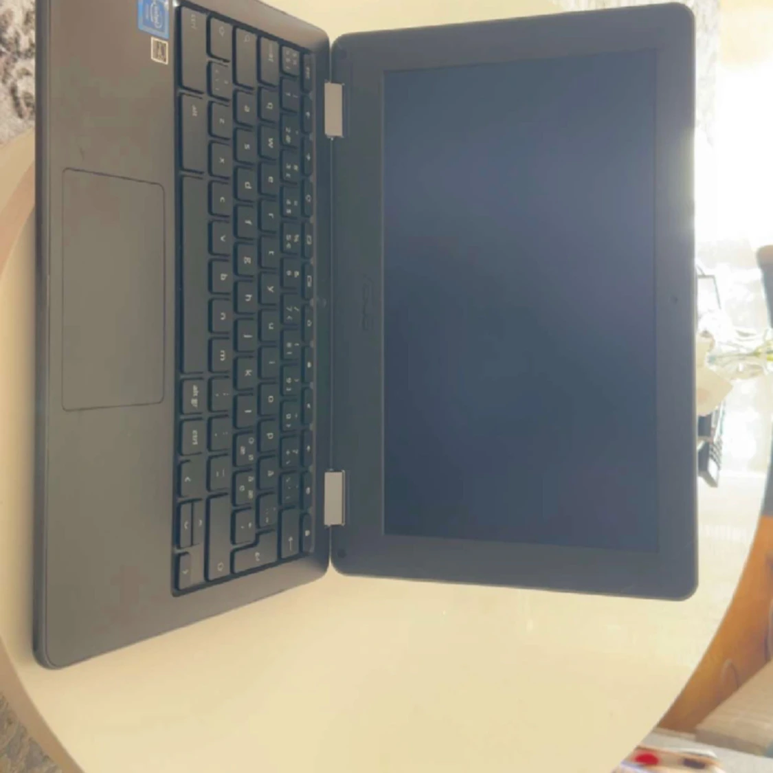 Asus dator 13’ - 27